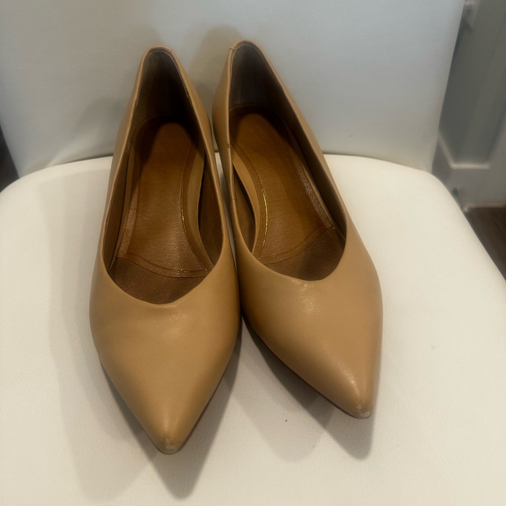 Vionic Tan Pointed-Toe Heels